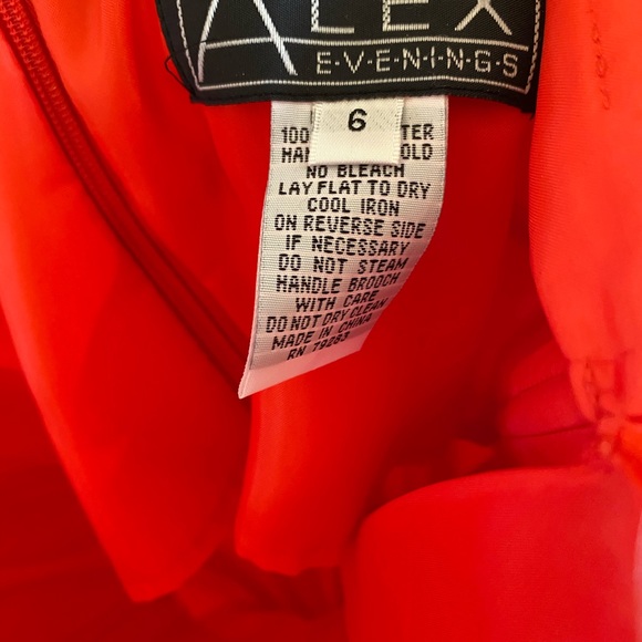 Lovely red orange one shoulder evening gown, 6 - Picture 7 of 8